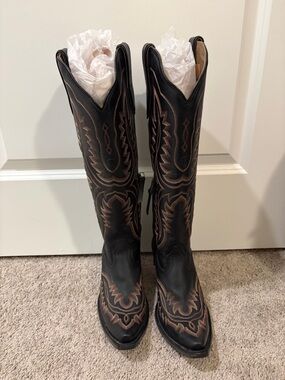 Ariat Black Western Cowboy Boots with Brown Embroidery